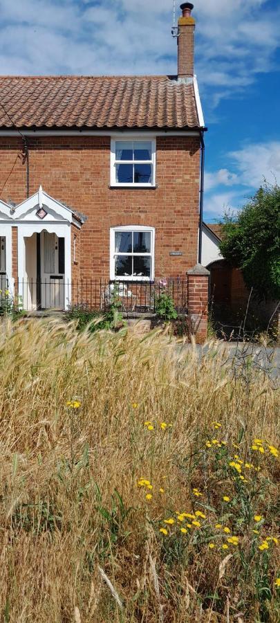 Hazel'S Villa Leiston Exterior photo